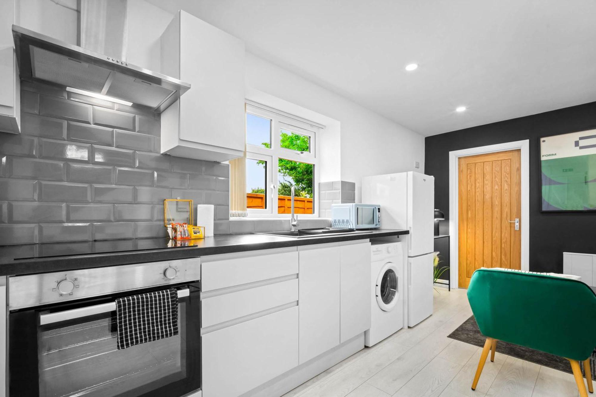 Luxury 3 Bedroom Apartment - Terrace - Near City Centre - Wifi - Smart Tv 1Mr Birmingham Exterior photo
